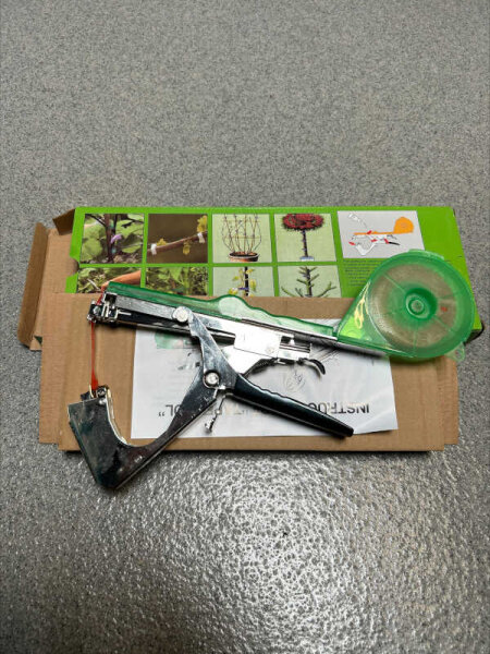 EasyGrow Plant Strapper (inklusive Klammern und
Schleifen)