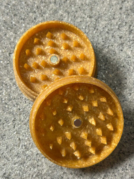ECO Grinder Royal Queen Seeds (aus recyceltem Holz und abbaubarem Kunststoff)